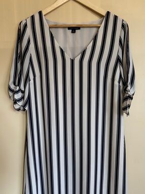 Tommy Hilfiger| Navy & White Striped V-Neck Midi Dress w/ Short Tie Sleeves Sz M